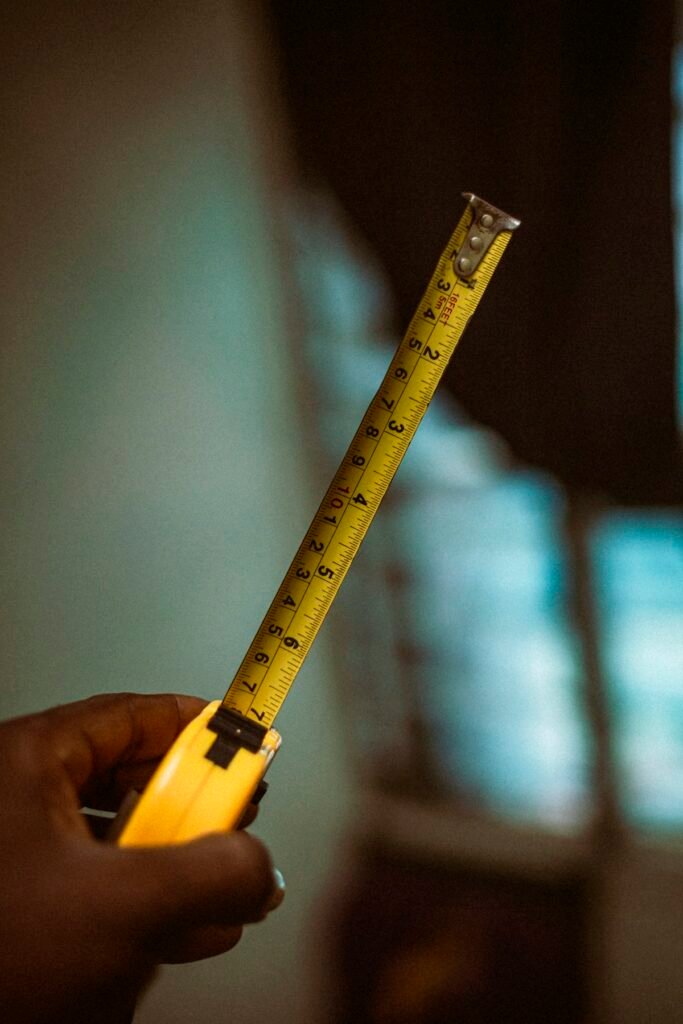 Person holding a tape measure to calculate waist-to-height ratio for men
