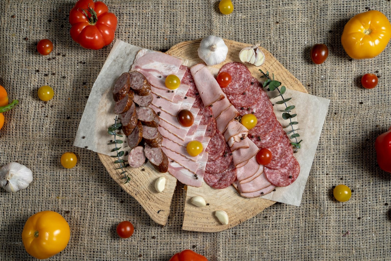 Board of cured meats with tomatoes and garlic