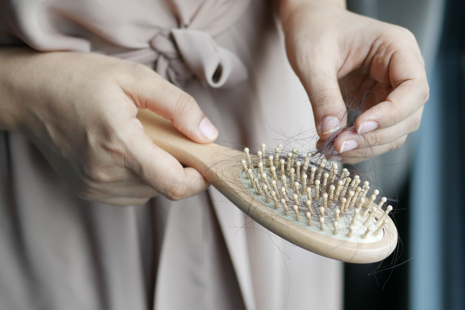 Hands holding a hairbrush