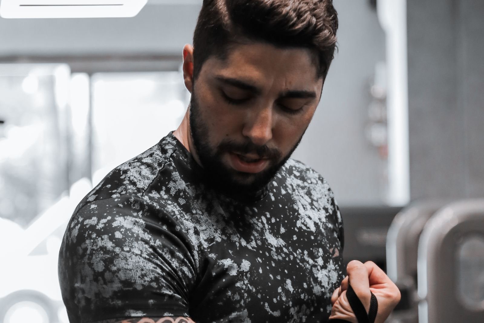 Man pausing to judge his effort between sets