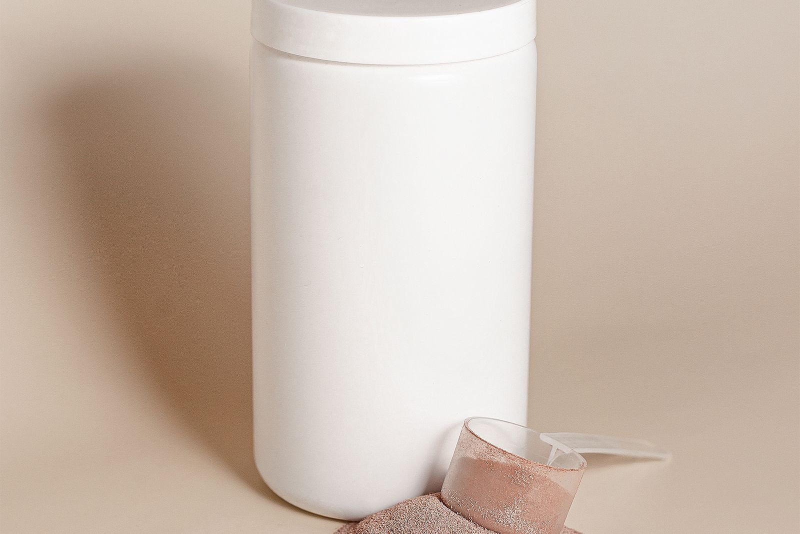 Plain white tub of powdered supplement