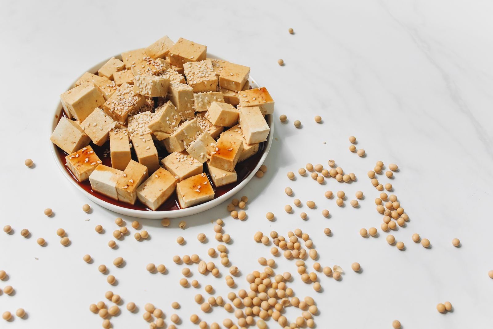 Tofu cubes with soy sauce and sesame seeds